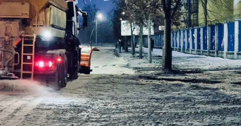 У Дніпрі ліквідовують наслідки російського удару по заводу