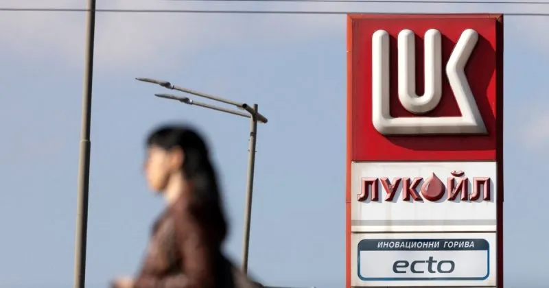 Лукойл продає закордонні активи американському фонду Carlyle