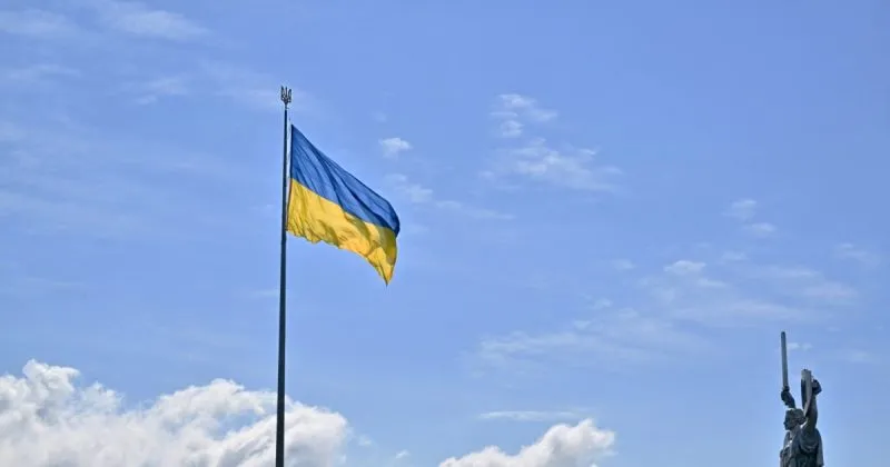 Більшість українців вважають, що Європа допомагає, але не довіряють США