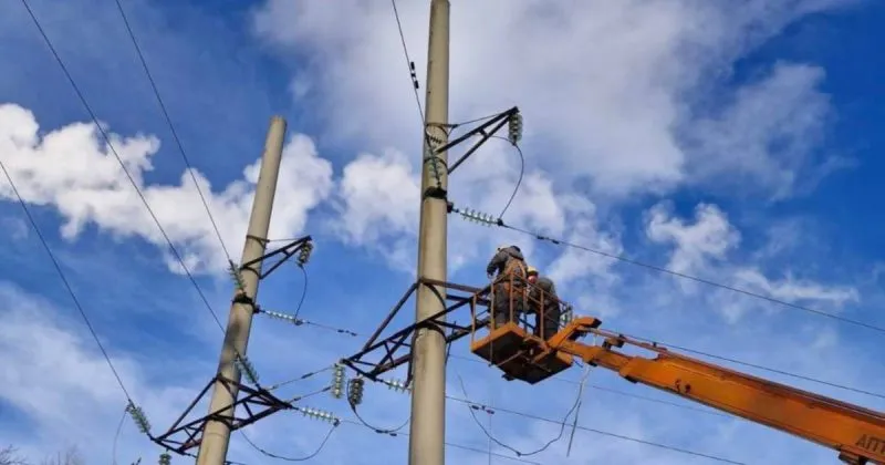 Уряд України запроваджує доплати енергетикам ремонтно-відновлювальних бригад