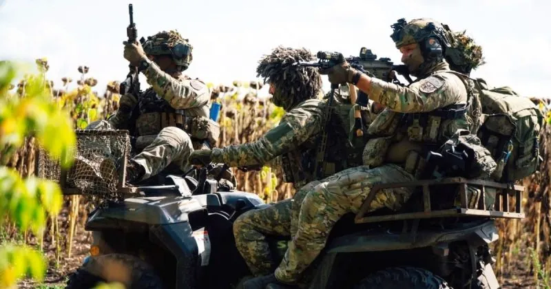 Третина українців вважають сильну армію найкращою гарантією безпеки