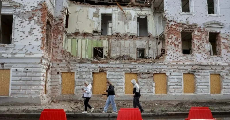 Троє поранених у Сумах: російський удар вразив дітей та жінку