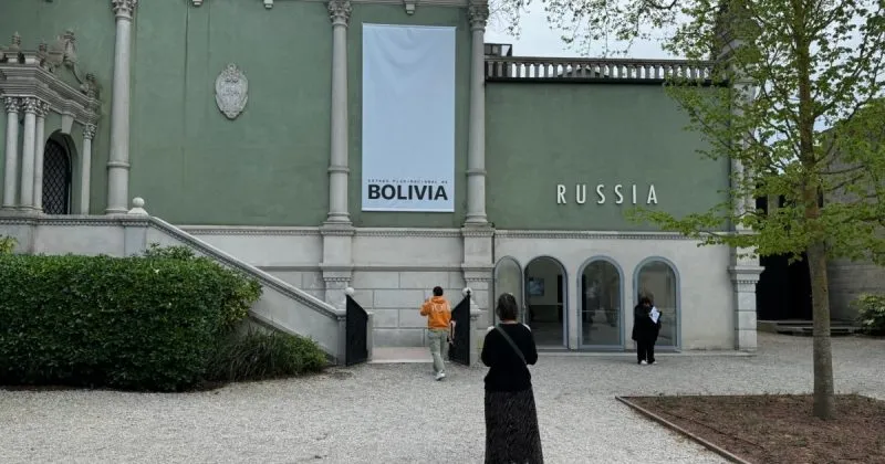 МЗС та Мінкультури України закликали скасувати участь росії у Венеційській бієнале