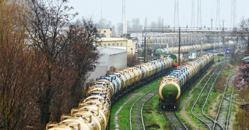 Туапсе під ударом безпілотників: пожежа на нафтопереробному заводі