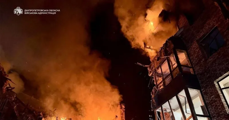 У Дніпрі внаслідок нічного обстрілу загинули двоє людей, восьмеро поранені