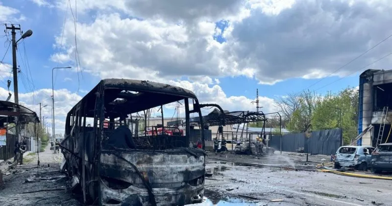 Ракетний удар по Дніпру: одна людина загинула, 11 постраждали