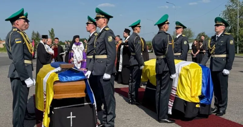Останки Андрія Мельника та його дружини вшанують у Києві