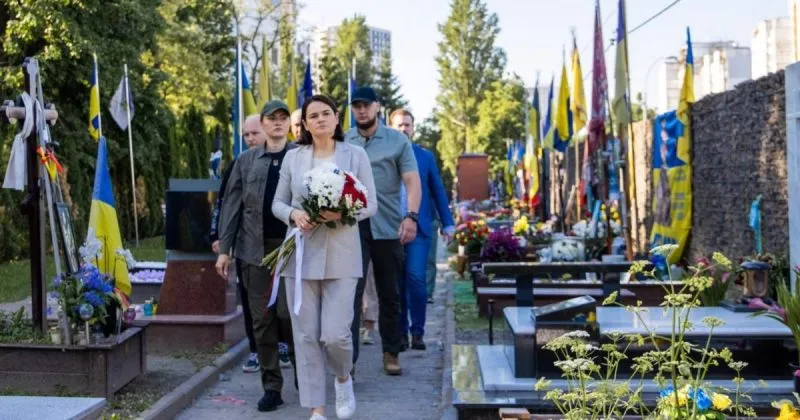 Тихановська почала візит до Києва з вшанування пам’яті загиблої білоруської доброволиці
