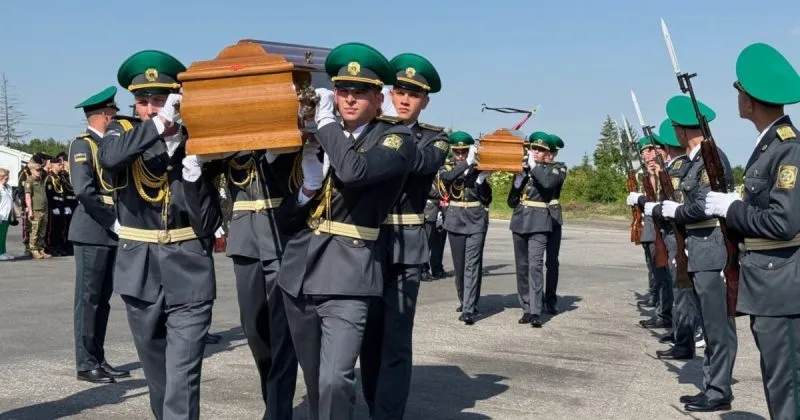 Перепоховання Андрія Мельника та його дружини на Національному кладовищі